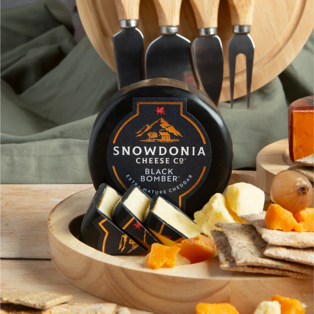 Luxury Hampers - WC15 Luxury Cheeseboard Gift Hamper - Image 3